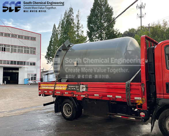 鋼襯（chèn）塑反應釜φ1800*2500